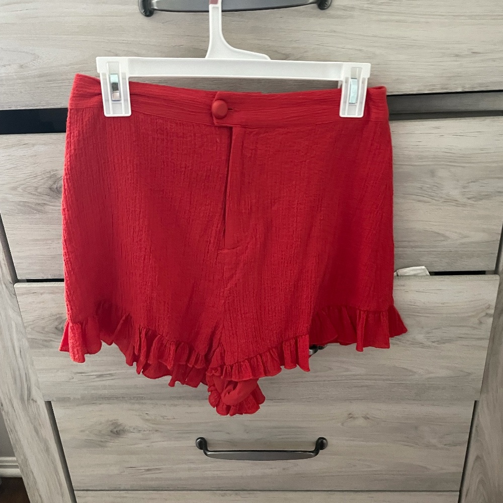 Red high waisted button cloth shorts